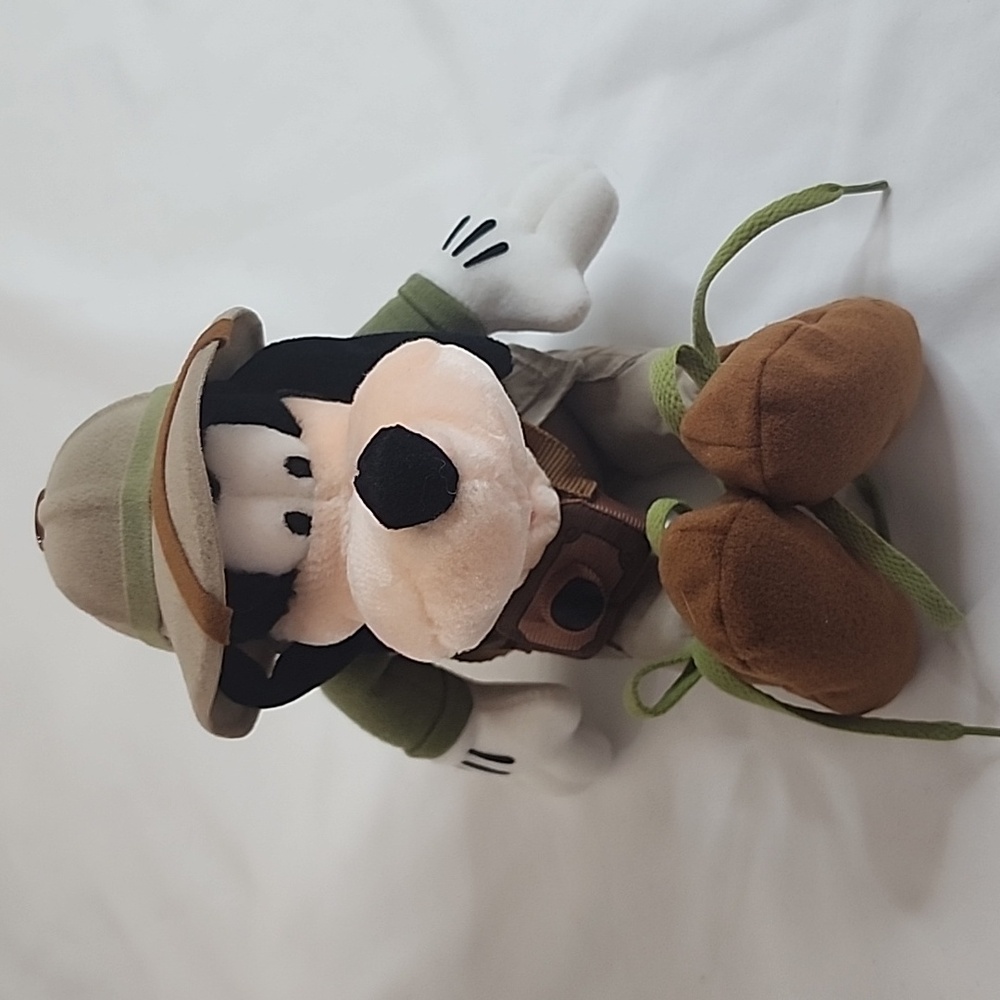 NWT Disneyland Safari Goofy Beanie Plush